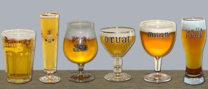diversi bicchieri per birre differenti 