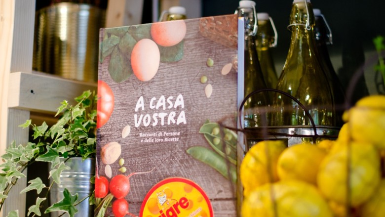 copertina di “A Casa Vostra”