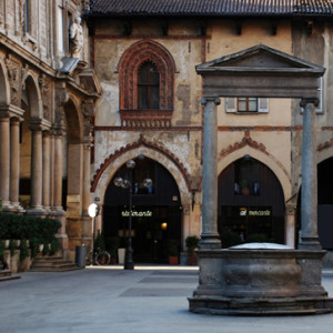 in uno storico palazzo Al Mercante 